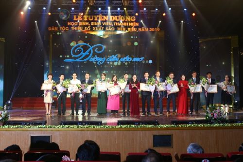 TASECO đồng hành, tài trợ tổ chức lễ tuyên dương học sinh, sinh viên, thanh niên dân tộc xuất sắc, được Bộ trưởng, Chủ nhiệm Ủy ban Dân tộc tặng Bằng khen