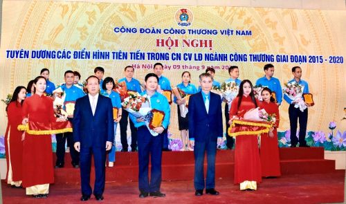TASECO đón nhận Bằng khen tập thể tiêu biểu ngành Công Thương