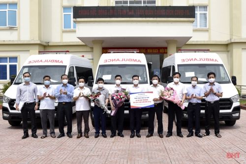Hà Tĩnh tiếp nhận 3 xe cứu thương do Công ty Cổ phần Tập đoàn TASECO tài trợ