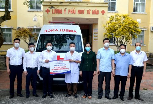 TASECO trao tặng tỉnh Hà Nam 1 xe cứu thương để phòng, chống dịch COVID-19