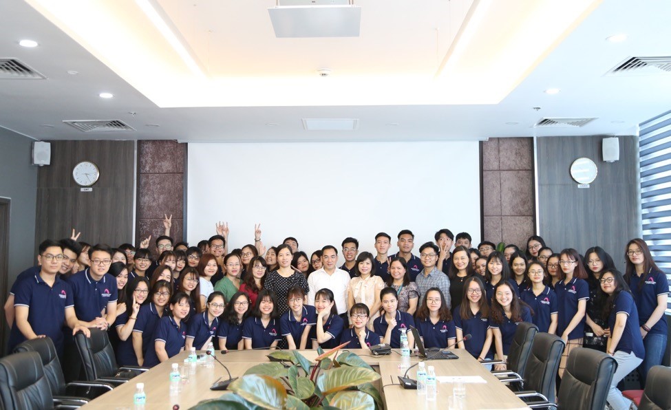 Sinh viên Chương trình Chất lượng cao học tập thực tế tại CTCP Dịch vụ suất ăn hàng không Việt Nam – VINACS