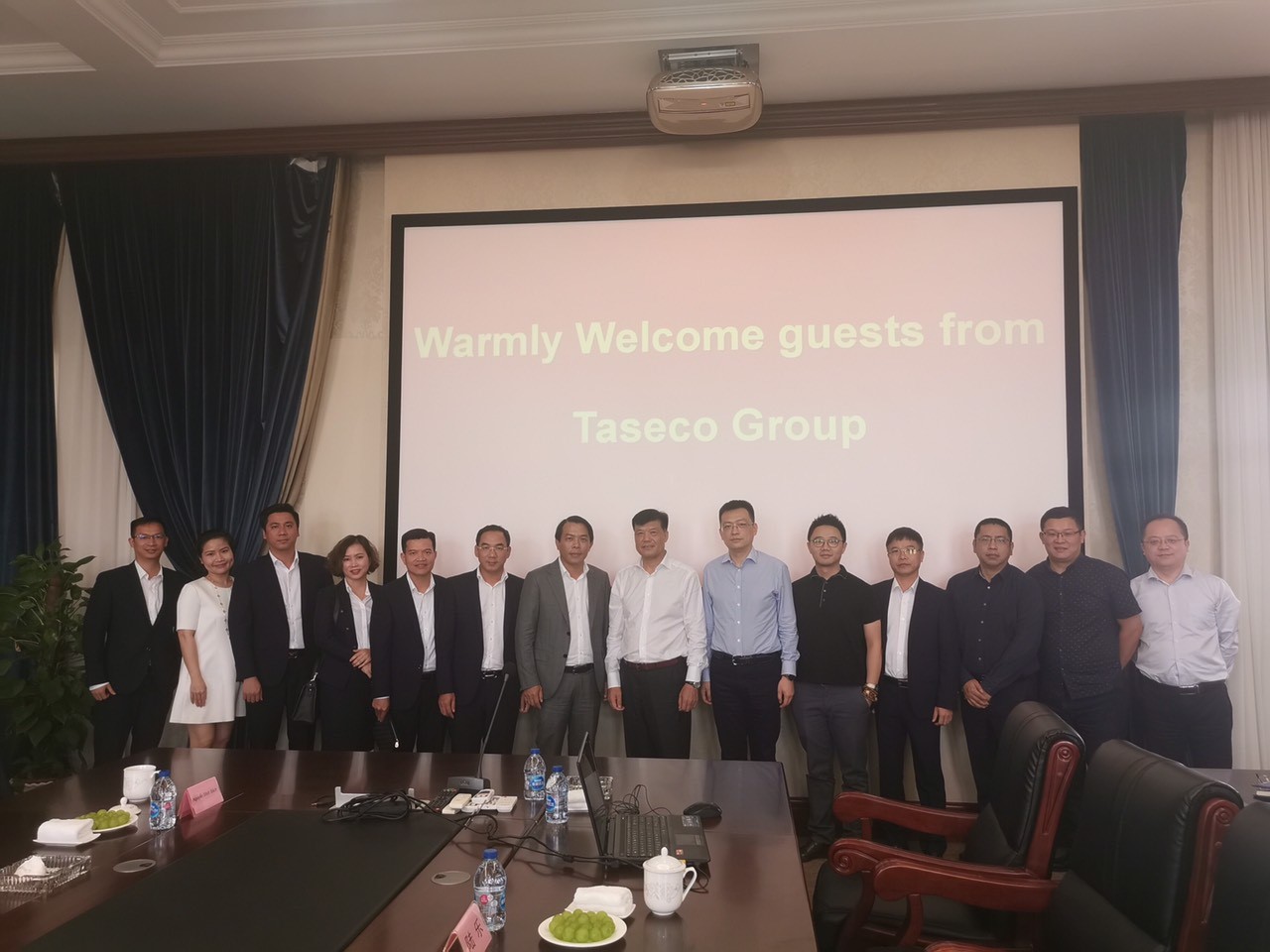 Ban lãnh đạo Công ty gặp gỡ, làm việc với đối tác nước bạn