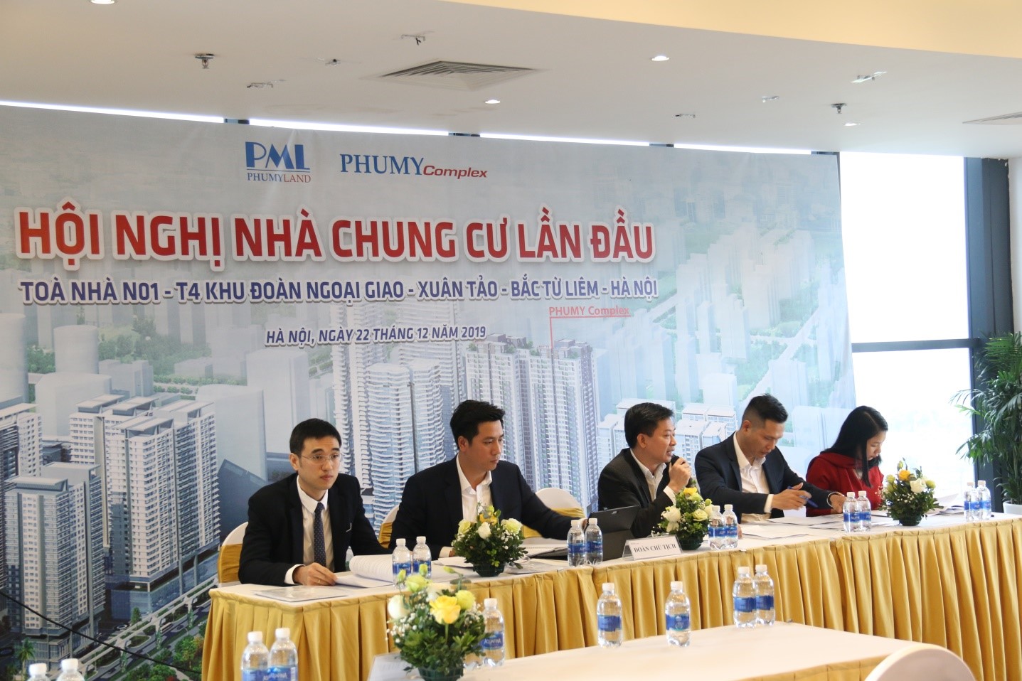 Các thành viên Đoàn chủ tịch điều hành hội nghị