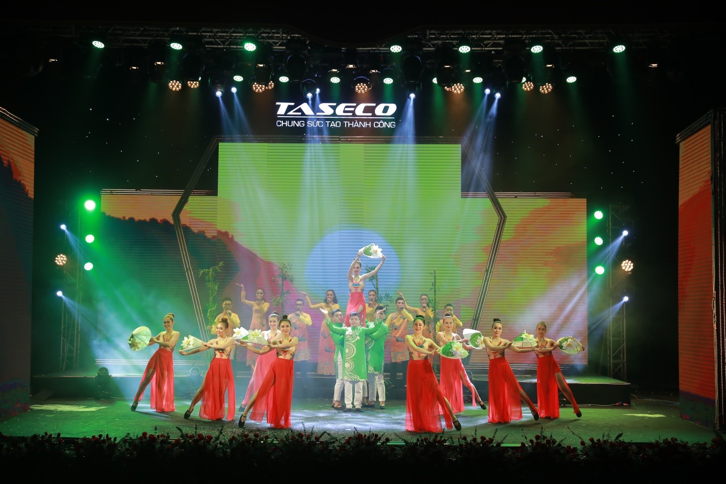 Công ty Taseco Đà Nẵng với tiết mục múa “Hồn đá quê tôi”
