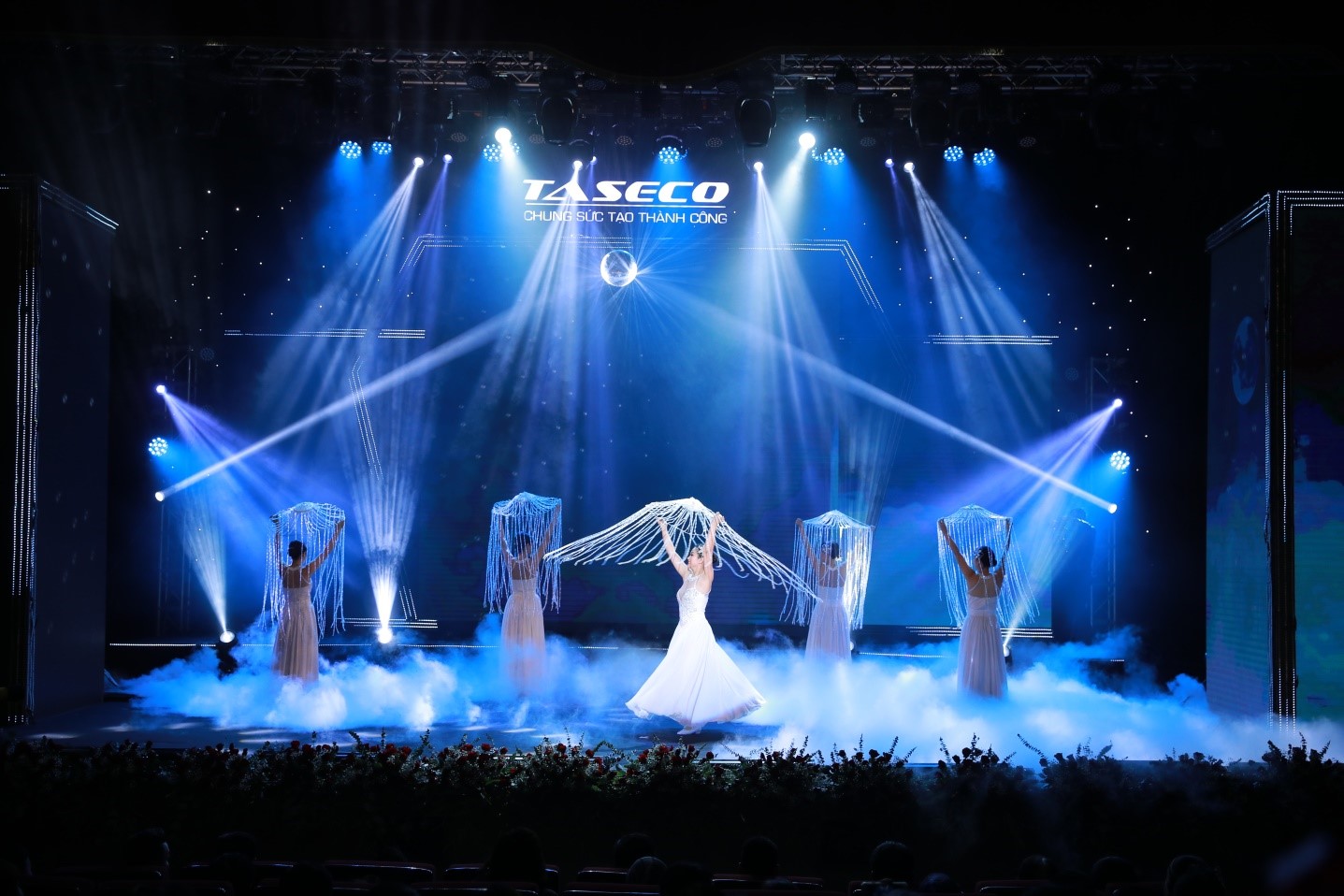 Múa “Ánh trăng khát vọng”- Taseco Group