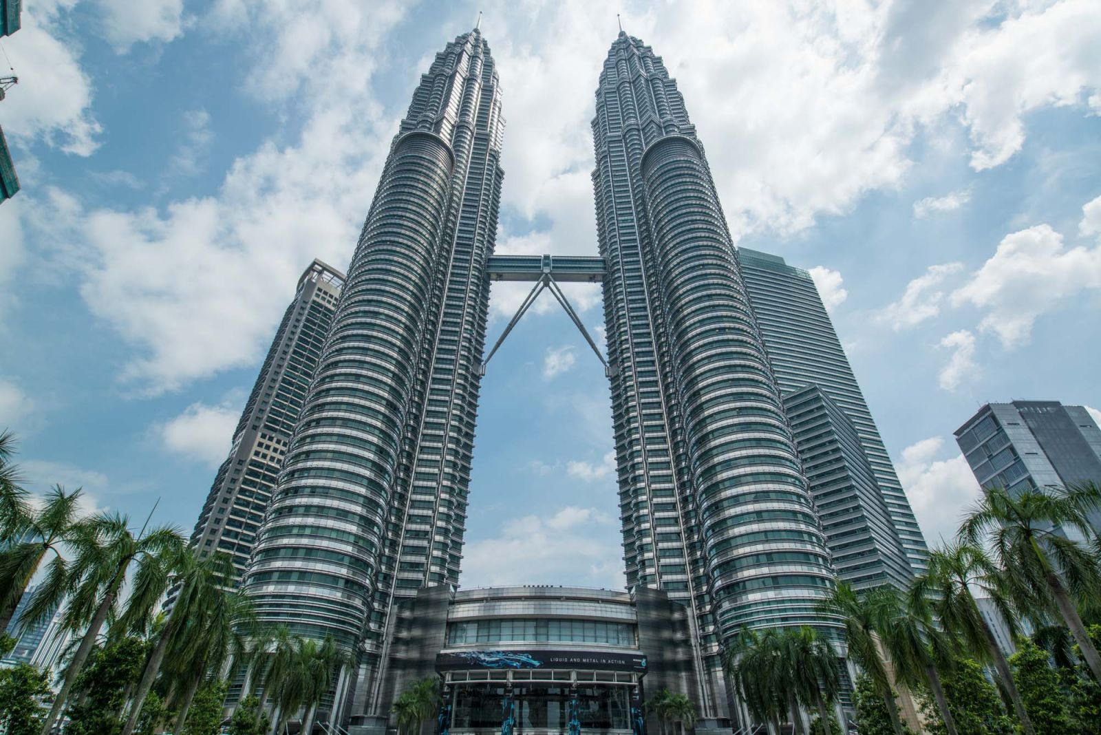 Petronas Twin Towers – một trong 10 tòa tháp cao nhất thế giới