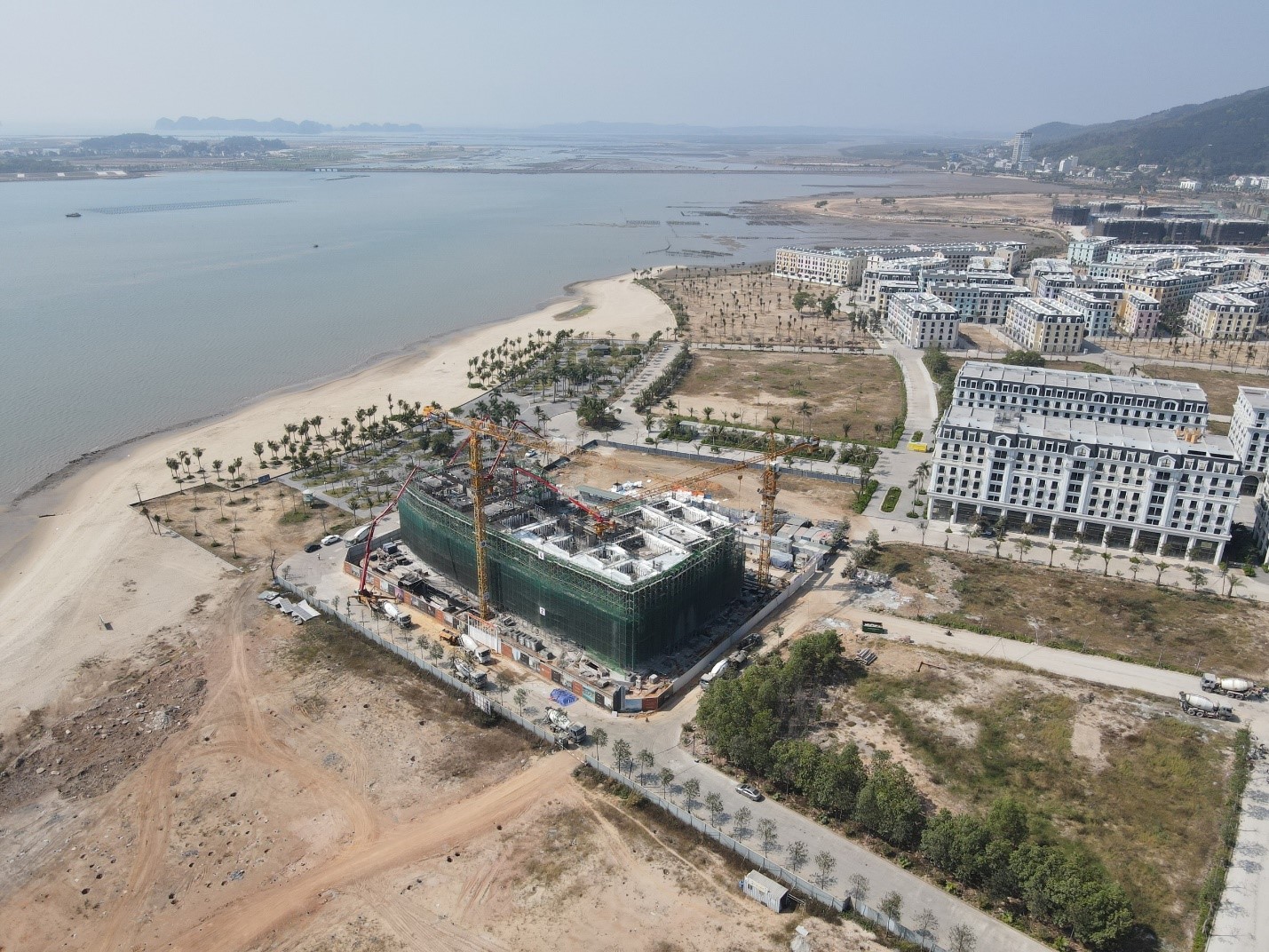 Hình ảnh dự án À La Carte Hạ Long chụp từ trên cao ngày 7/2/2021 tại bán đảo 2 khu đô thị Marina Hạ Long