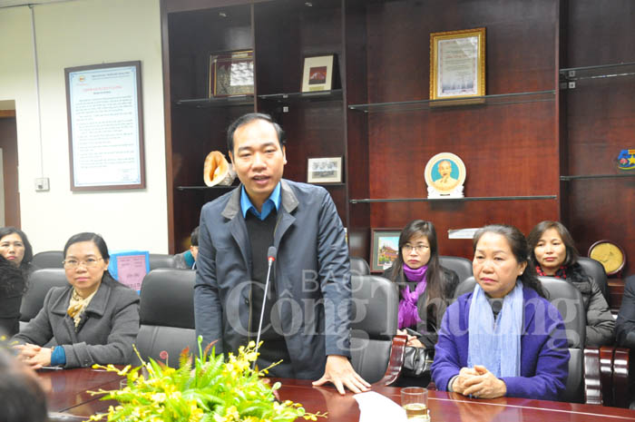 Ông Trần Quang Huy, Ủy viên Ban cán sự Đảng Bộ Công Thương, Chủ tịch CĐCTVN phát biểu tại buổi trao quà