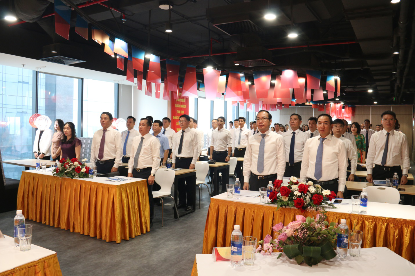 Đại hội tiến hành nghi thức Chào cờ