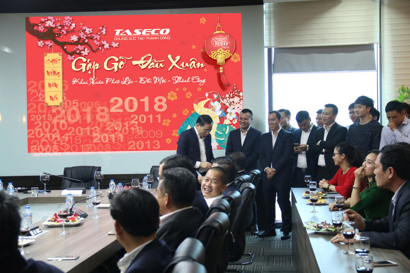 Phát lộc đầu xuân – Lì xì chúc cho toàn thể CBCNV một năm mới nhiều may mắn và thành công