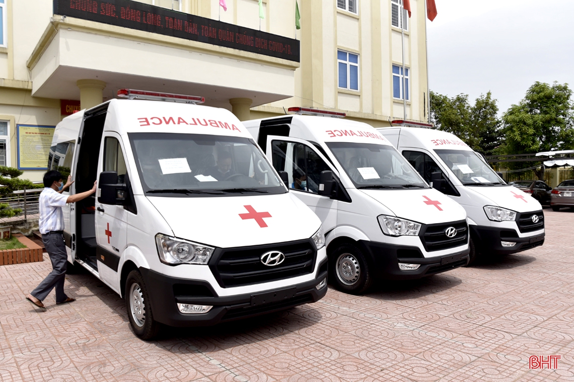3 xe cứu thương được bàn giao cho các đơn vị BVĐK tỉnh, Trung tâm Y tế huyện Can Lộc và Trung tâm Y tế huyện Hương Sơn.