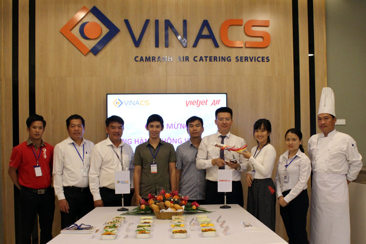 (Đoàn chuyên gia của VIETJET tại VINACS Cam Ranh tháng 6/2017)