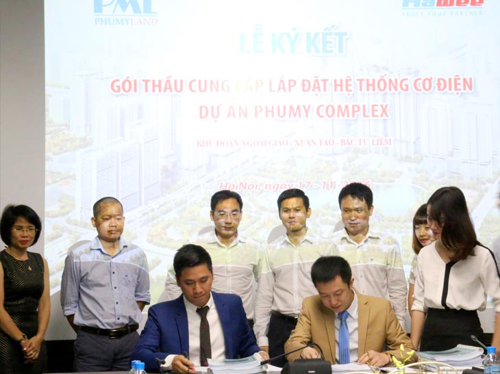 Lễ ký kết giữa ông Đỗ Việt Thanh - Tổng giám đốc PHUMYLAND và ông Lê Vũ Long - Giám đốc công ty Hawee