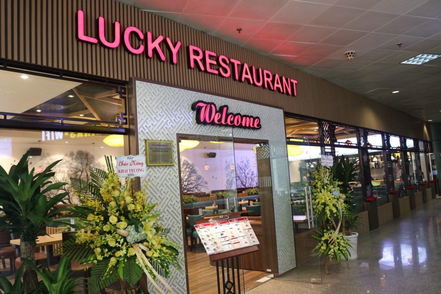 Khu vực đón tiếp khách hàng