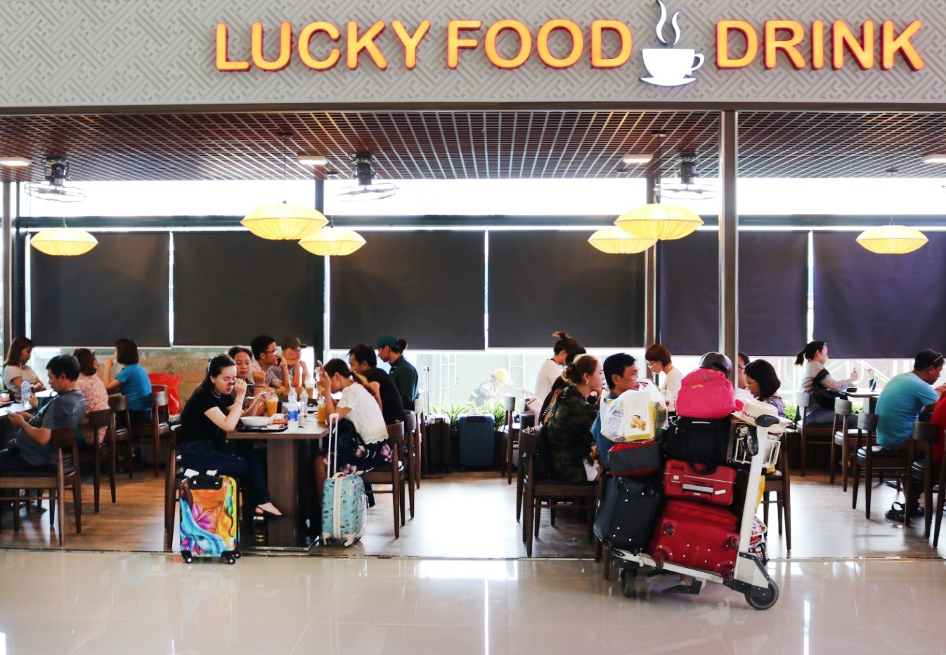 Khách hàng tin yêu và ủng hộ quầy Lucky Food