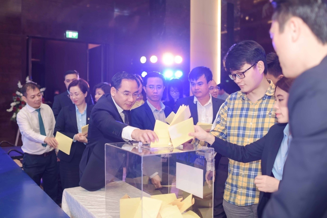 Đại hội đã biểu quyết thông qua các nội dung trình ĐHĐCĐ với tỷ lệ tán thành tuyệt đối của cổ đông dự họp