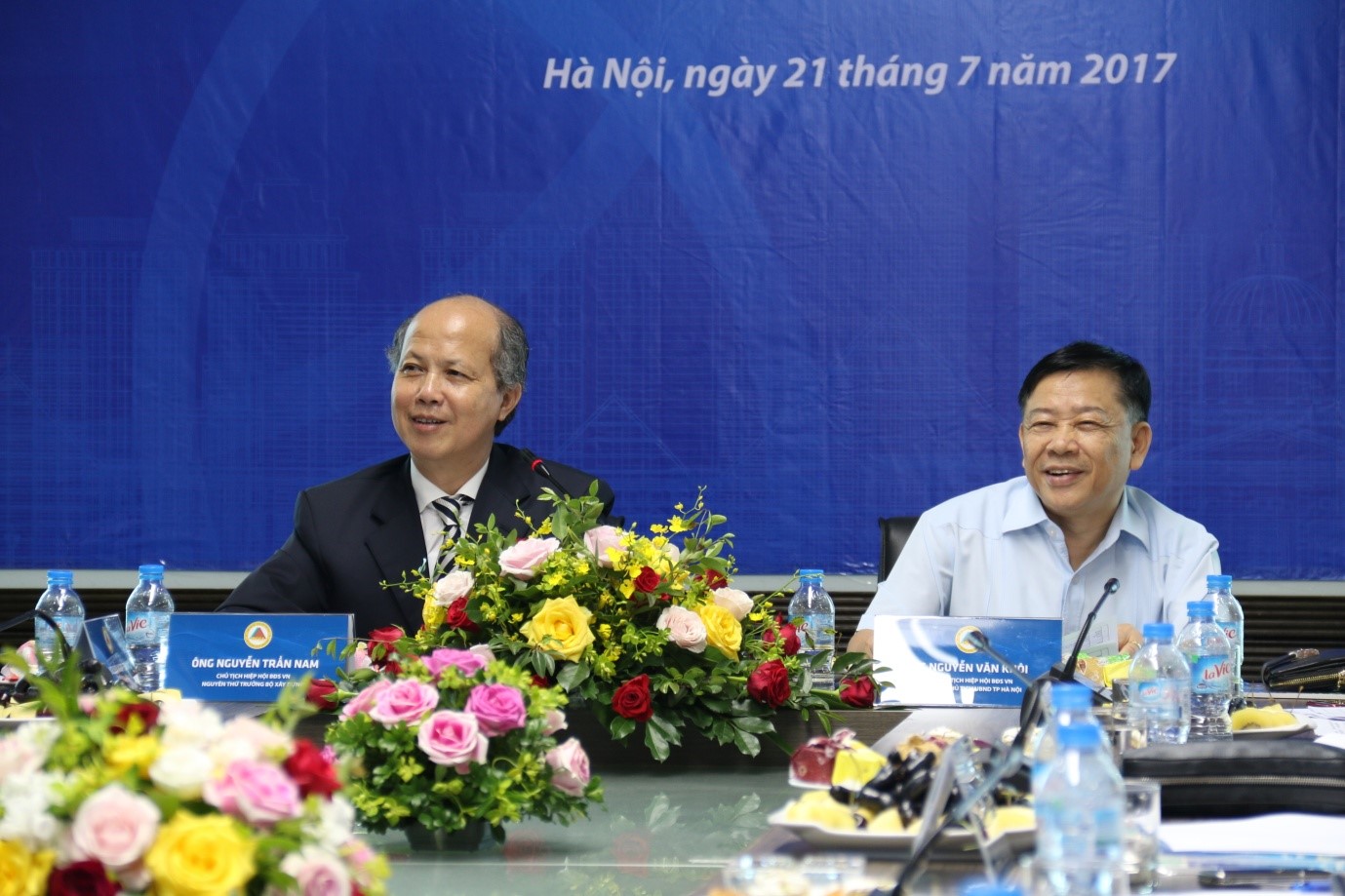 Ông Nguyễn Trần Nam (bên trái) – Chủ tịch Hiệp hội và ông Nguyễn Văn Khôi – P. Chủ tịch Hiệp hội điều hành Hội nghị