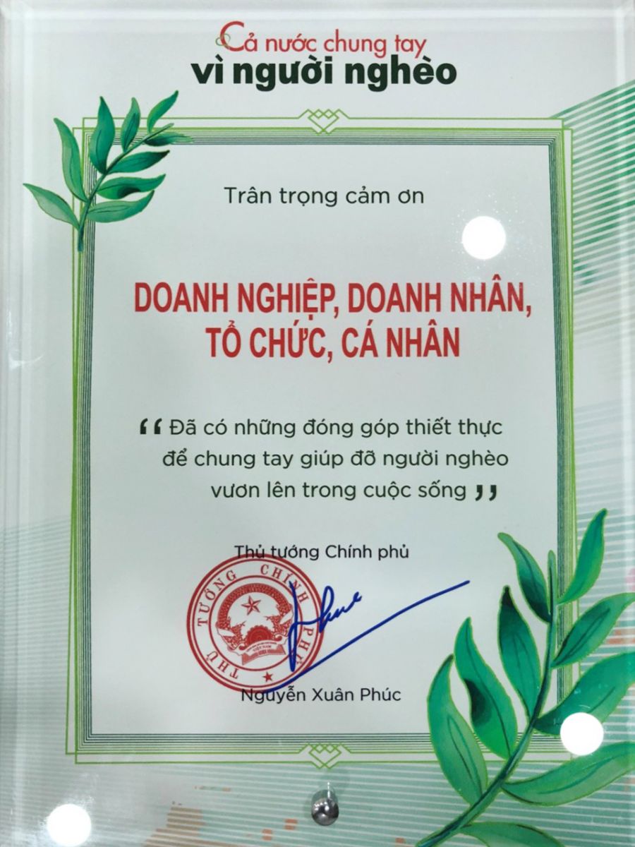 Kỷ niệm chương của Ban tổ chức trao tặng doanh nghiệp đã có những đóng góp cho chương trình