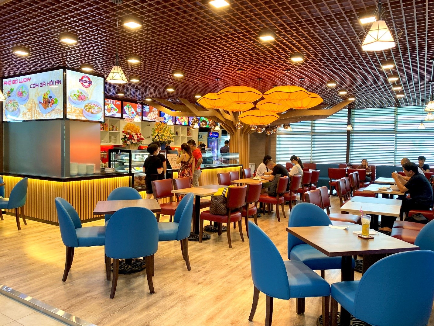 Không gian sang trọng, đổi mới của Luck Cafe & Fastfood