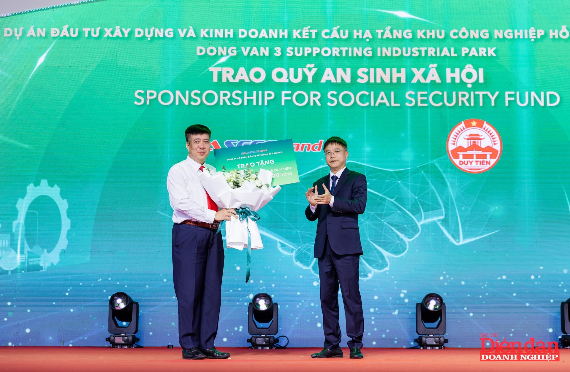 Chủ đầu tư trao tặng số tiền 1 tỷ đồng vào quỹ an sinh xã hội của địa phương.