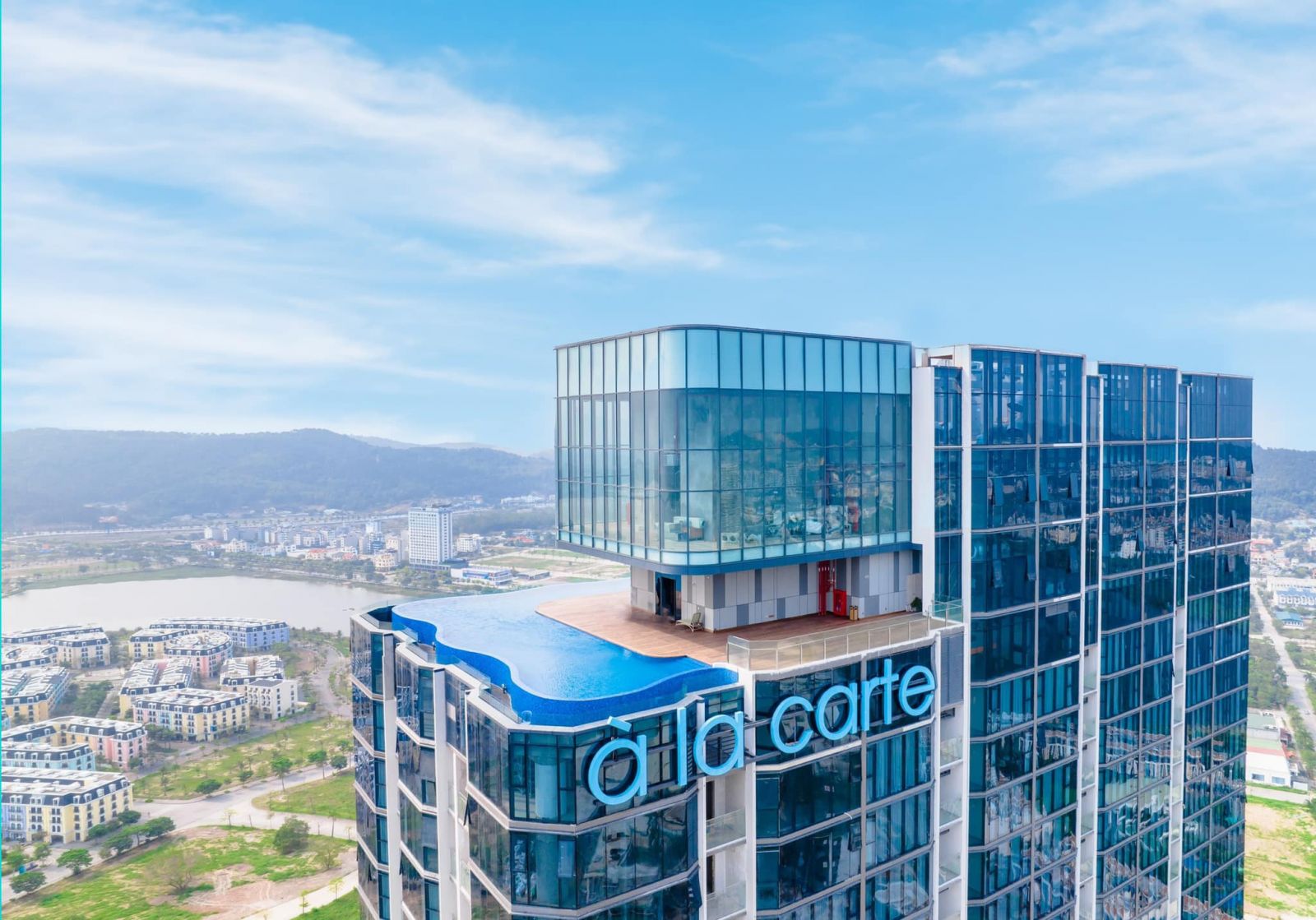Khách sạn cao cấp À La Carte HaLong Bay chính thức đi vào vận hành từ tháng 04/2023
