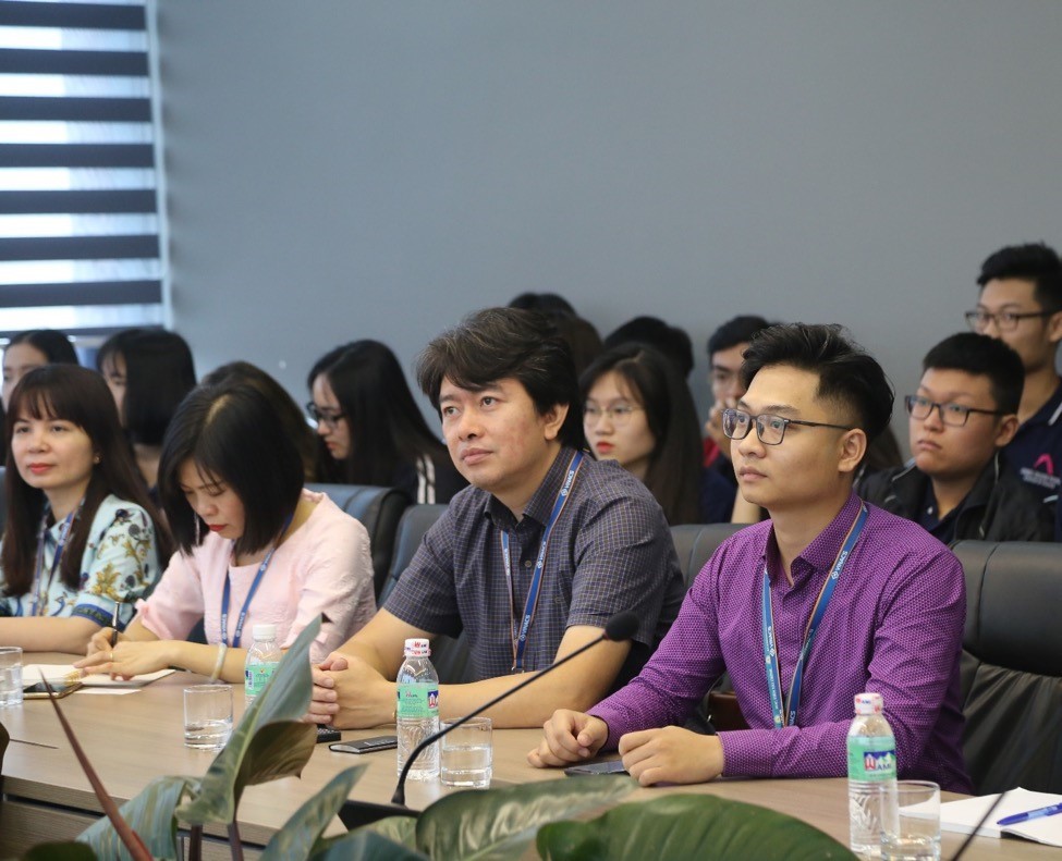 PGS., TS Mai Ngọc Anh - Trưởng khoa Kế toán dẫn đoàn thăm quan học tập thực tế