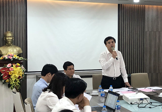Ông Nguyễn Thanh Sơn - Chủ tịch Hội đồng quản trị ICON4 trao đổi với các cổ đông về kế hoạch phát triển của Công ty