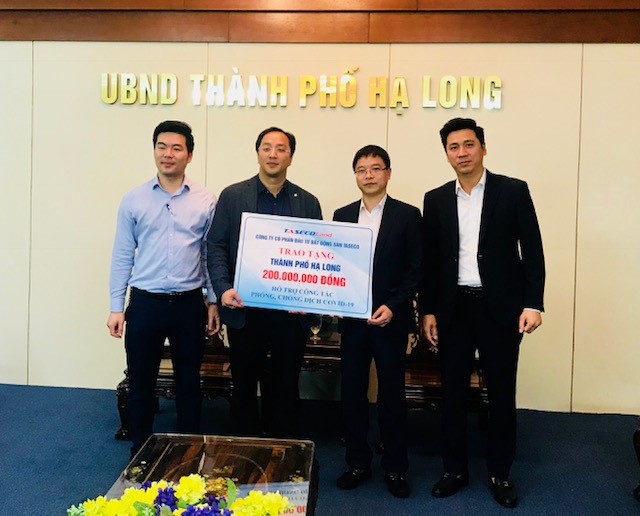 Taseco Land trao tặng hỗ trợ phòng chống dịch Covid-19 cho UBND thành phố Hạ Long